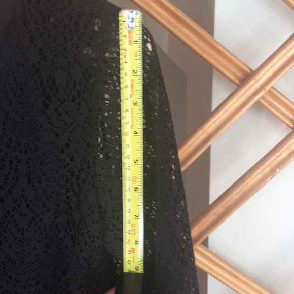 Beautiful lace little black dress - Picture 6 of 7